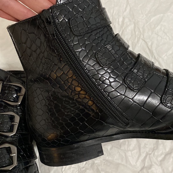 Black Leather Buckle Studded Moto Biker Ankle boots - Picture 12 of 16